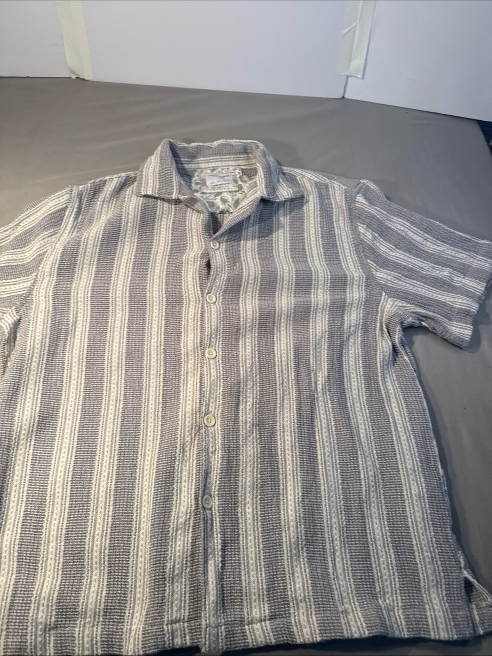 Denim & Flower Gray and White Striped Short-Sleeve Button Shirt